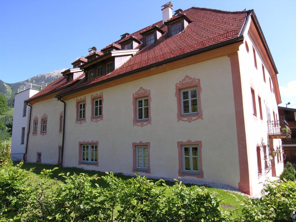 Property building, Day
