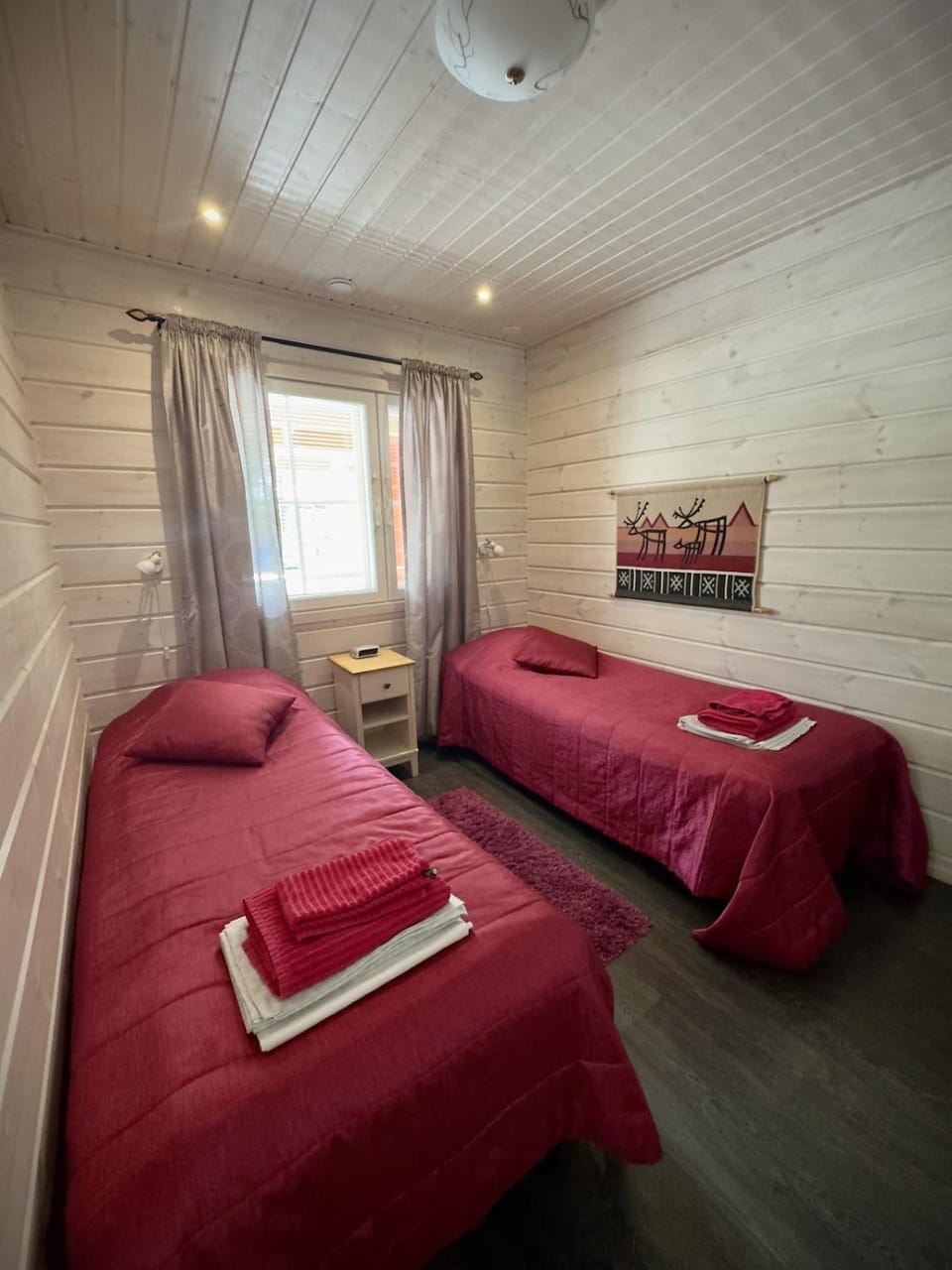 Bed, towels