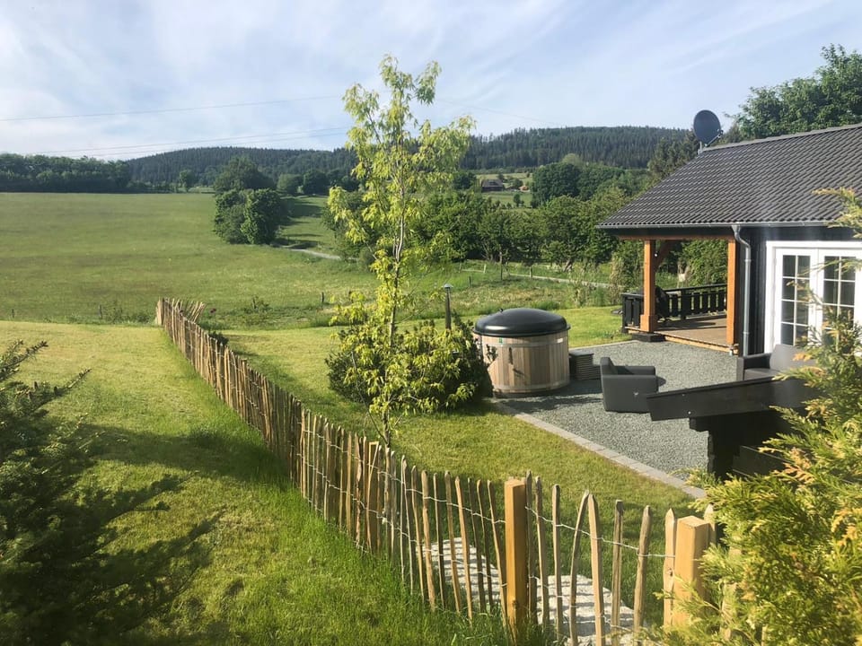 Property building, Natural landscape, Garden, Hot Tub, Garden view, Mountain view