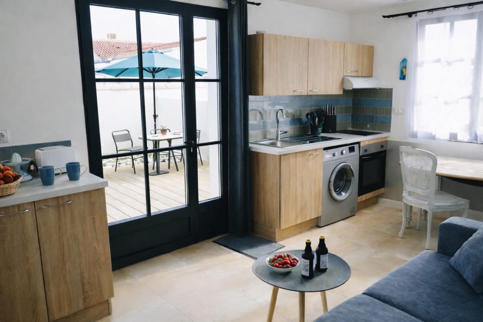 Kitchen or kitchenette, Dining area, kitchen