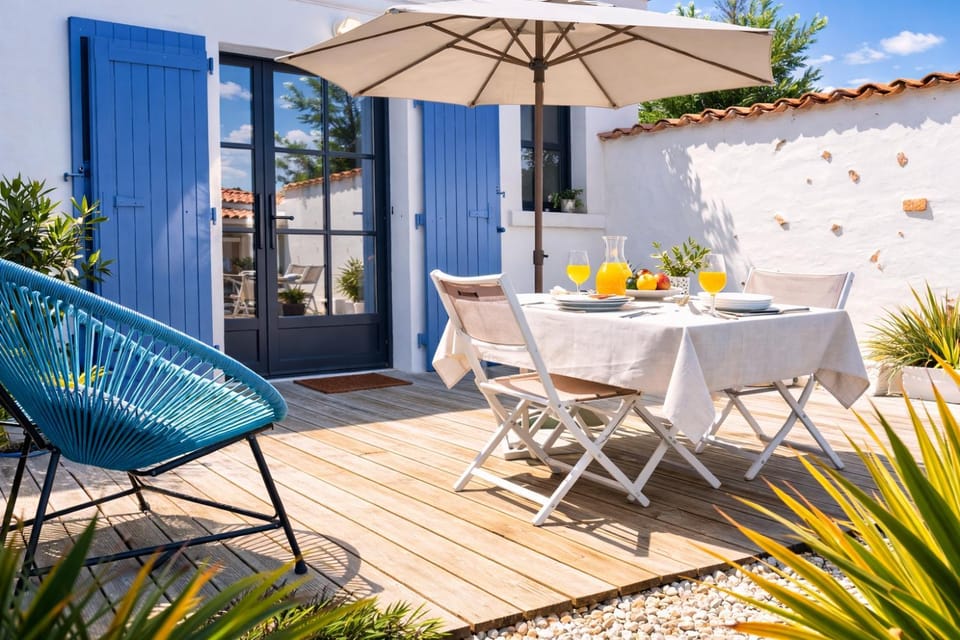 Patio, Spring, Day, Garden, View (from property/room), Balcony/Terrace, Food and drinks, Seating area, Dining area, Garden view, Drinks