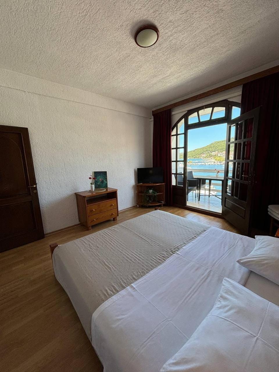 Bed, Photo of the whole room, Sea view