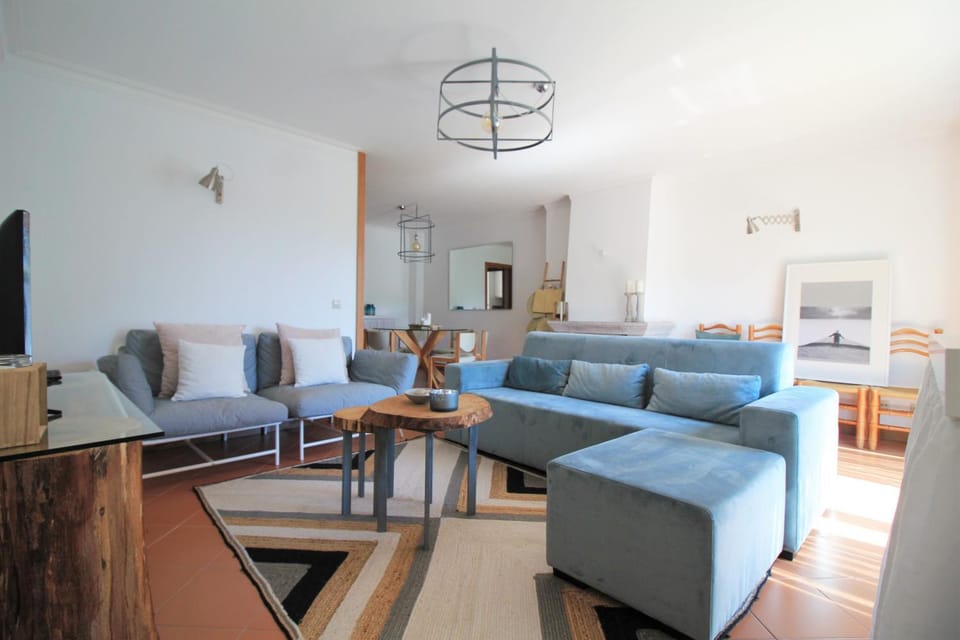 Communal lounge/ TV room, TV and multimedia, Living room, Dining area