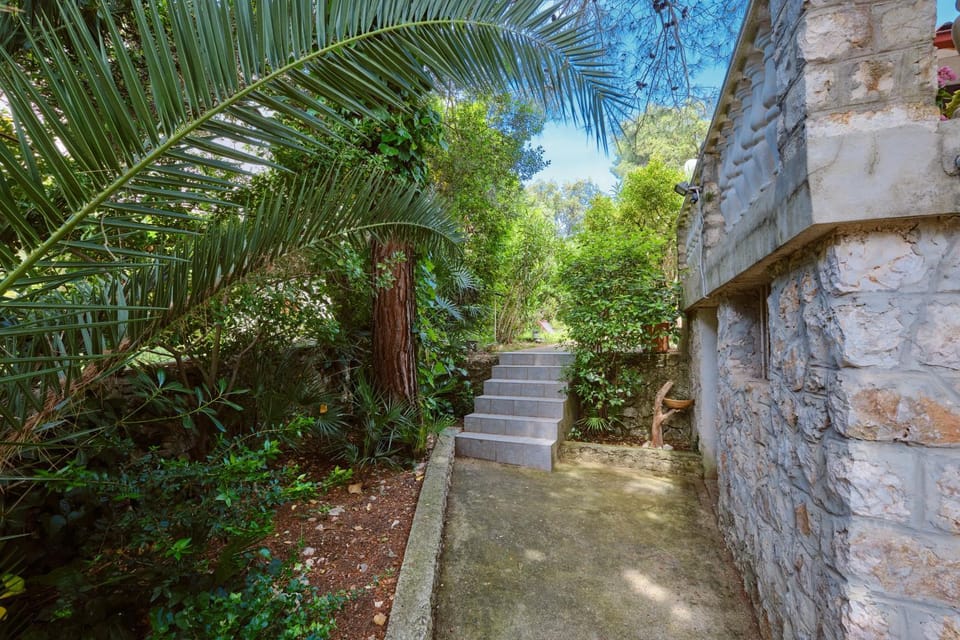 Rustic Holiday Home - Artatore House in Mali Losinj