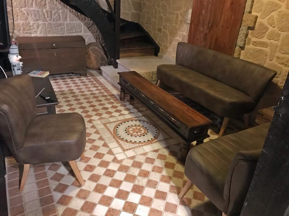 TV and multimedia, Living room, Photo of the whole room, Seating area