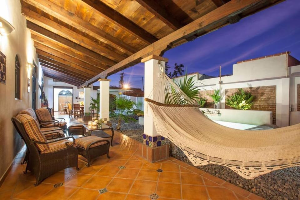 private Pool, walk to malecón, 2 BR estilo hacienda House in La Paz
