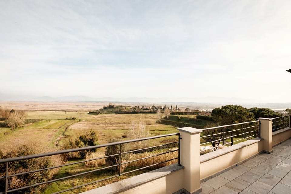Nearby landmark, Natural landscape, View (from property/room), Balcony/Terrace, Hiking, Animals, Landmark view