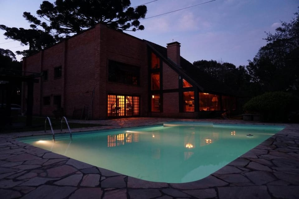 Casa Família Vivern • Piscina, Lareira & Natureza House in Curitiba
