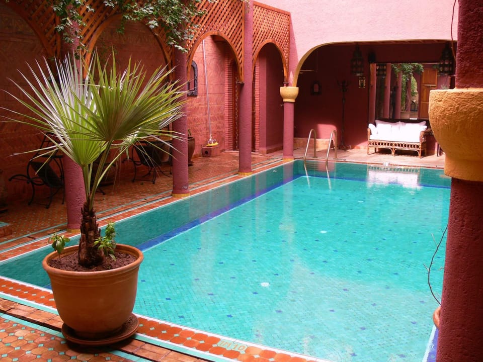 Patio, Swimming pool, Swimming pool
