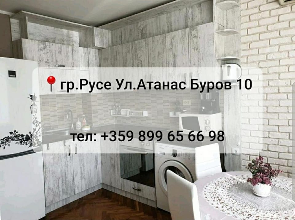 Kitchen or kitchenette, Dining area, Text overlay, minibar