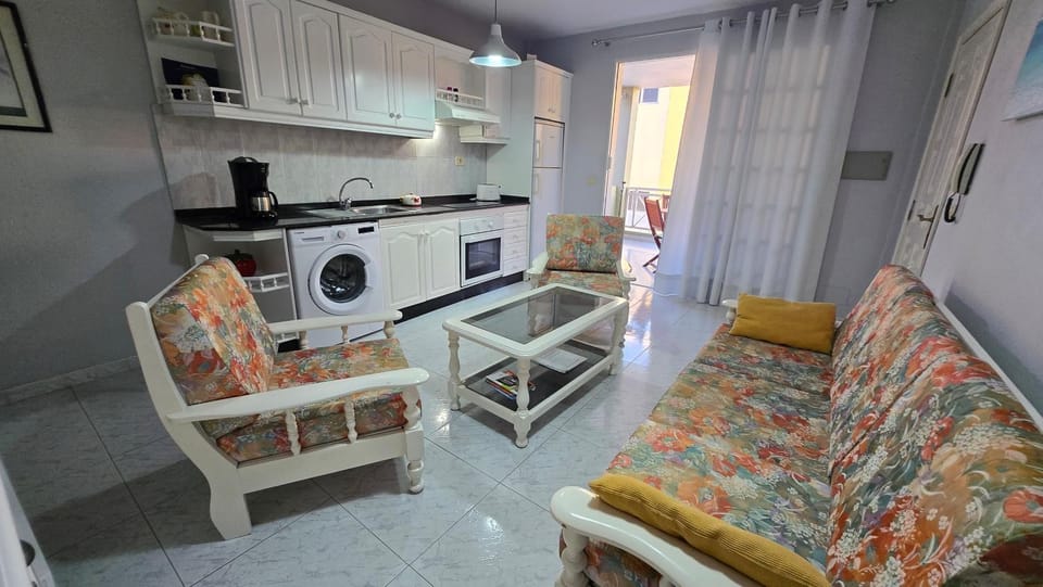 Kitchen or kitchenette, Living room, oven, stove, toaster, washing machine