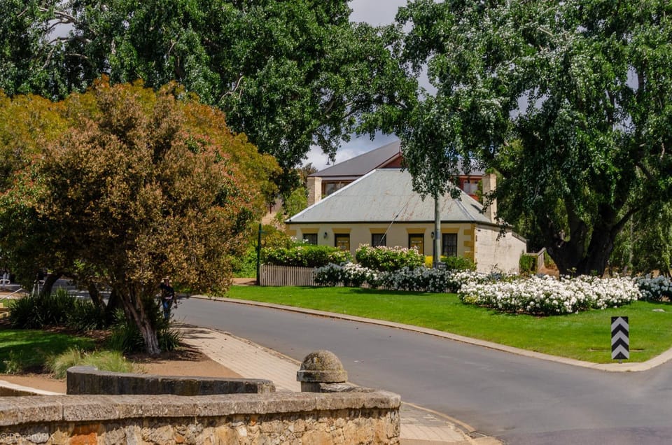 BRIDGE COTTAGES Sargeants & Armoury Cottages 1823 - HISTORY & CHARM Apartment in Tasmania