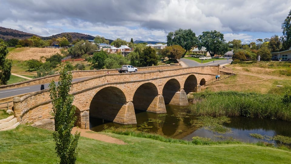 BRIDGE COTTAGES Sargeants & Armoury Cottages 1823 - HISTORY & CHARM Apartment in Tasmania