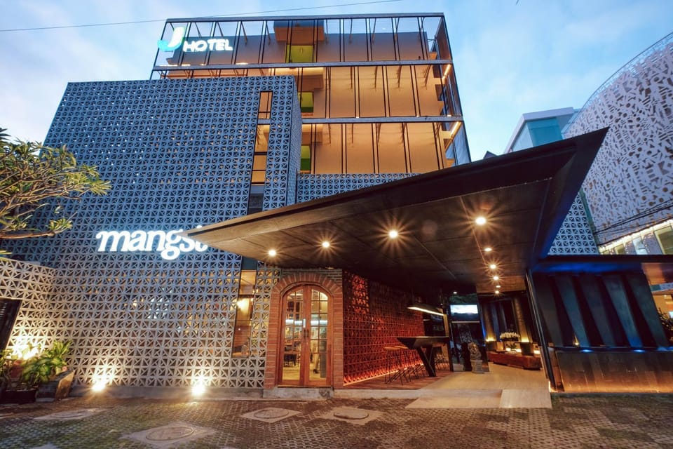 Facade/entrance, Bird's eye view