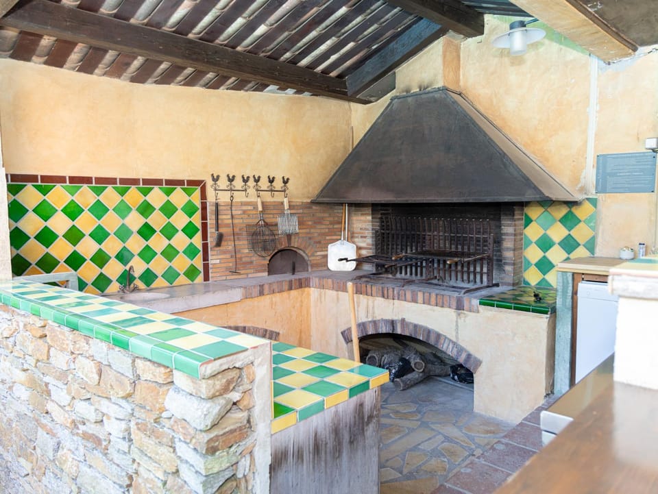 Kitchen or kitchenette, Communal kitchen