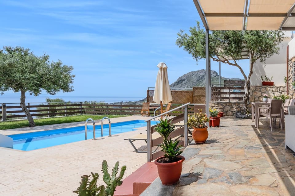 Property building, Day, Balcony/Terrace, Sea view, Swimming pool, sunbed