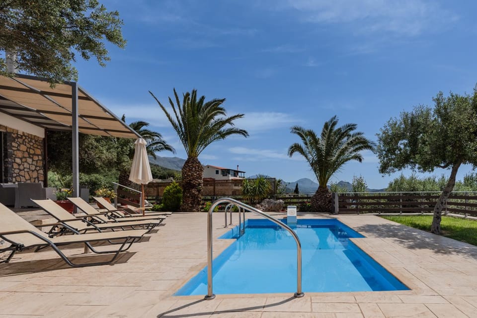 Pool view, Swimming pool, sunbed