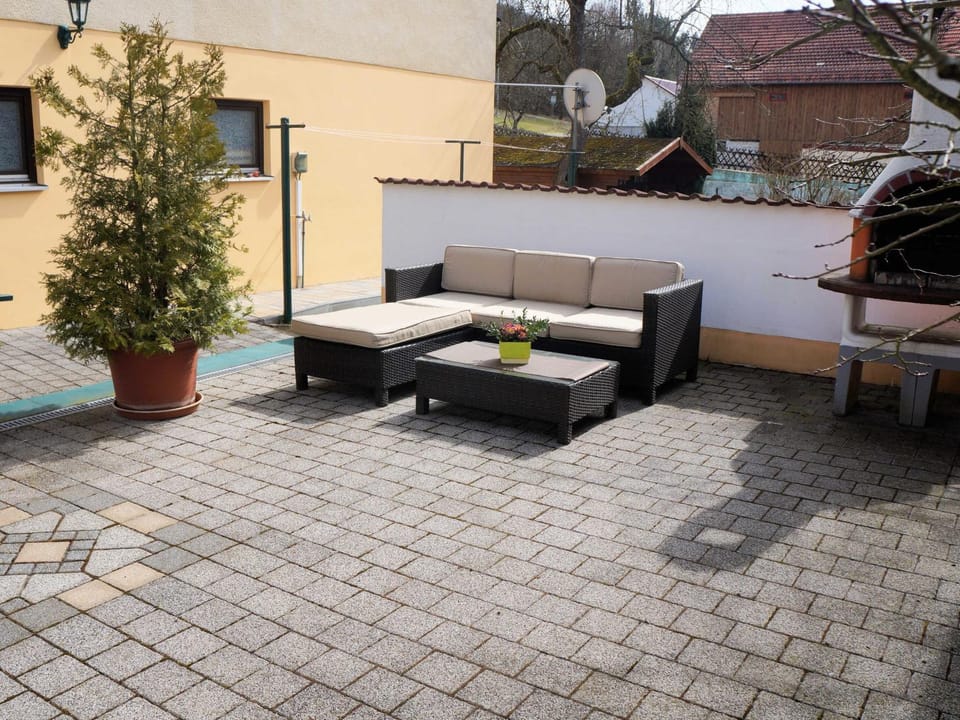 Day, Seating area