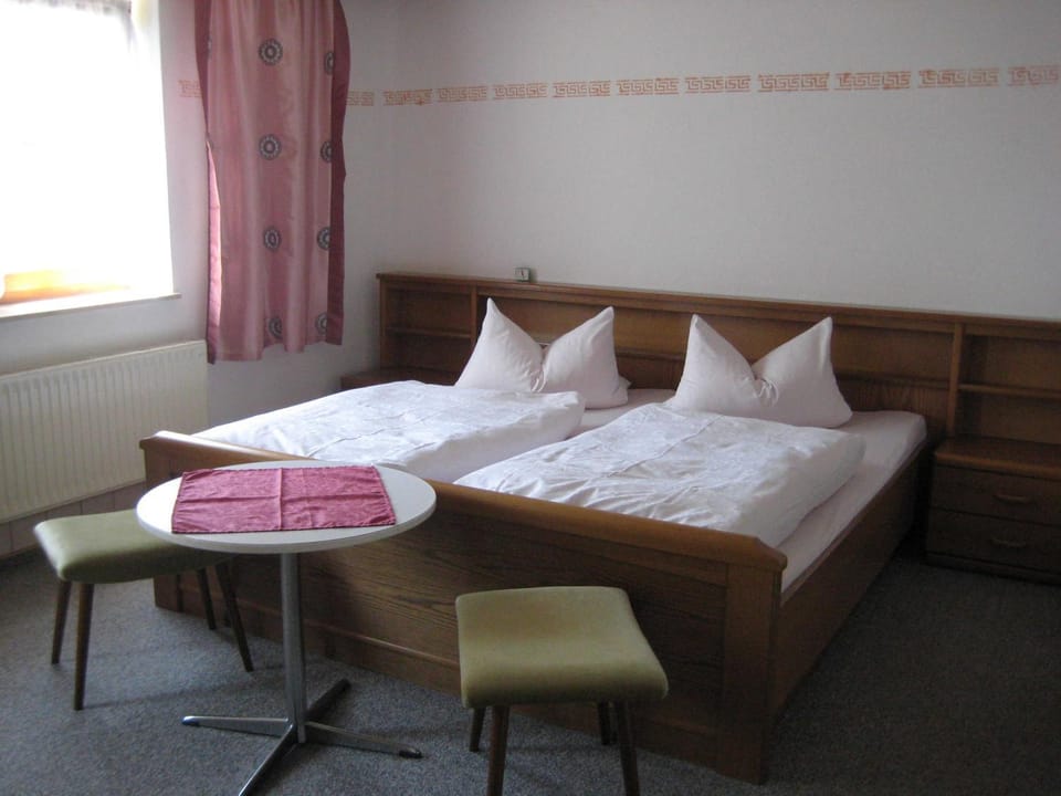 Bed, Photo of the whole room, Decorative detail, Bedroom