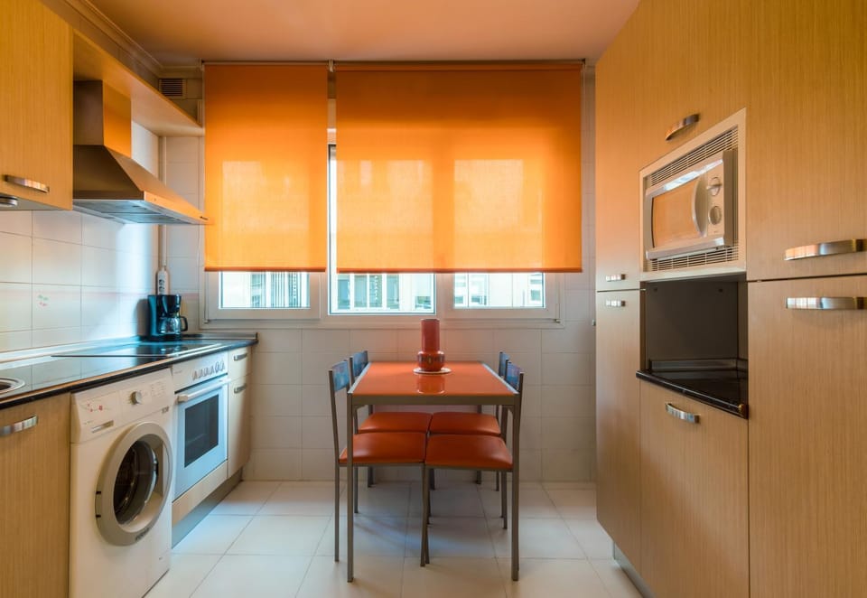 Kitchen or kitchenette, Dining area, Communal kitchen