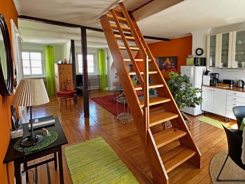 Kitchen or kitchenette, Living room, Seating area, Dining area