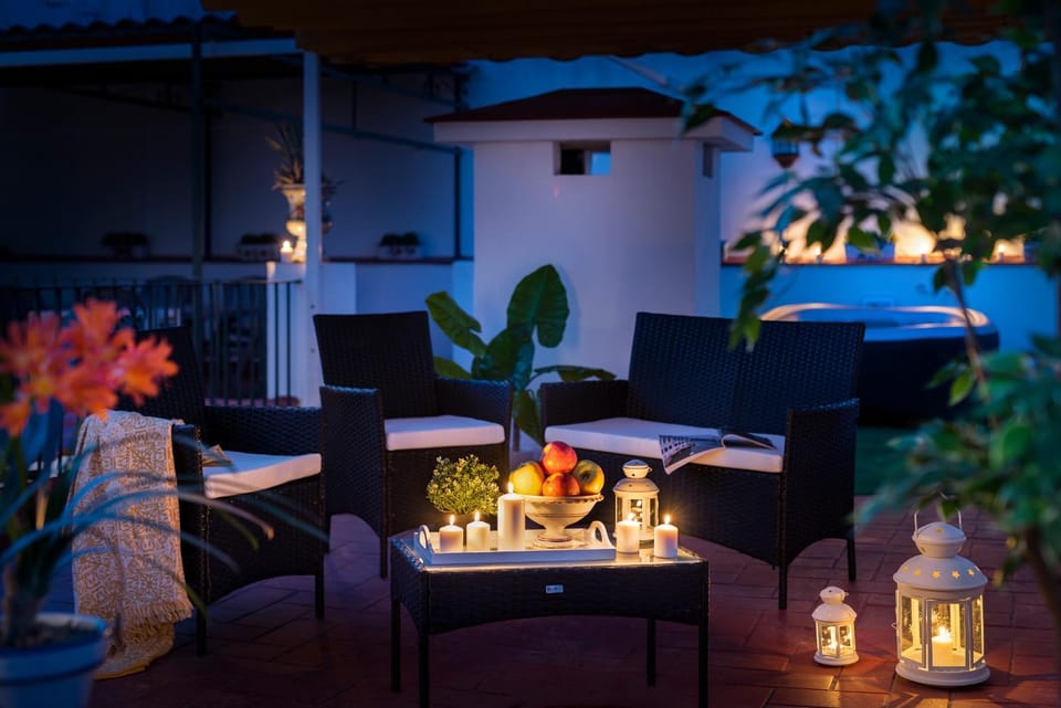 Staff, Night, Balcony/Terrace, Seating area, City view, Area and facilities, Shopping Area, group of guests
