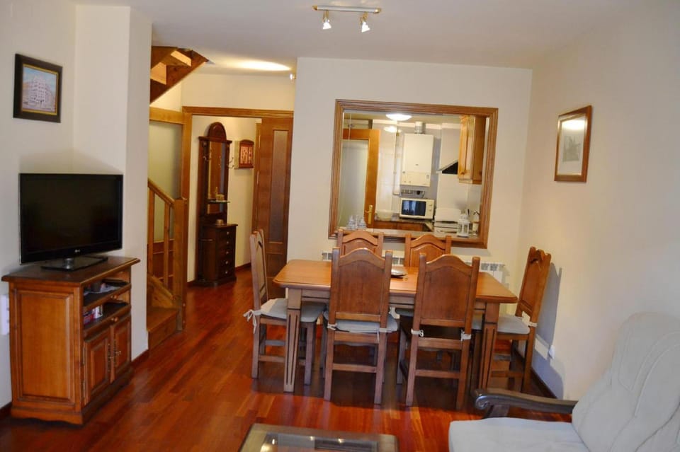 TV and multimedia, Living room, Dining area
