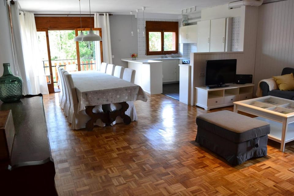 TV and multimedia, Kitchen or kitchenette, Living room