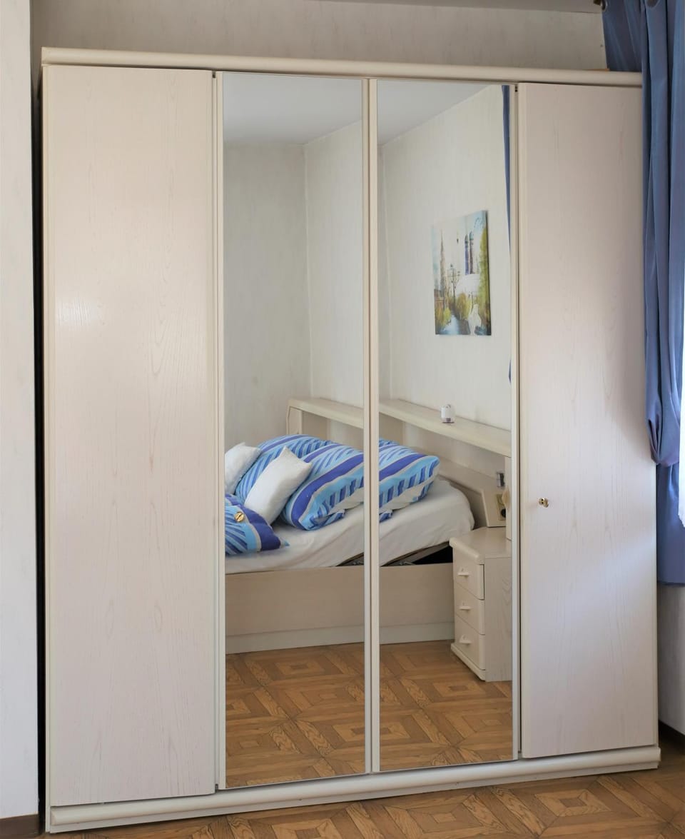 Decorative detail, Bedroom