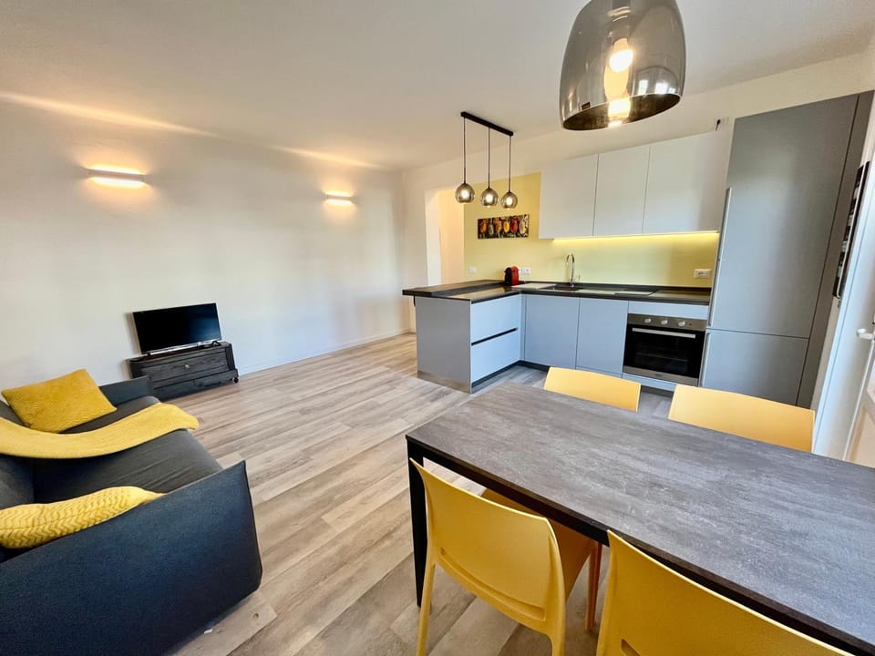 Kitchen or kitchenette, Living room, Seating area, dishwasher, stove