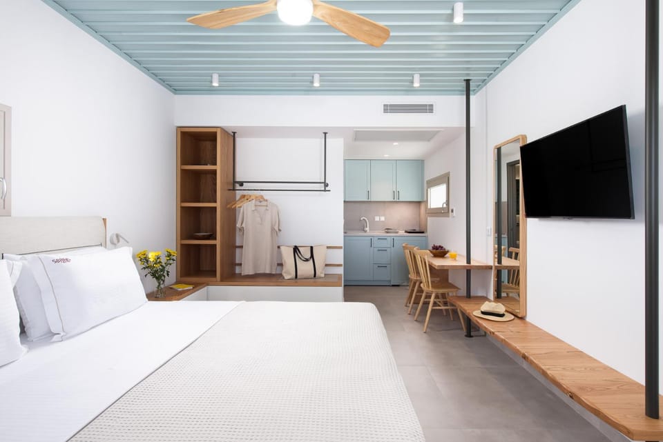 Photo of the whole room, Bedroom