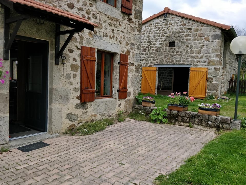 Property building, Patio, Facade/entrance