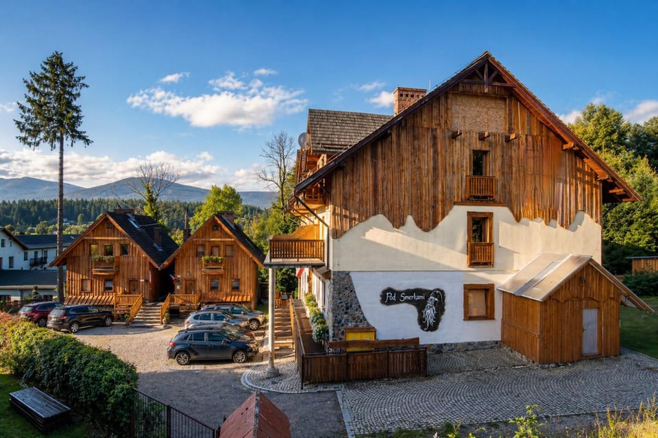 Property building, Nearby landmark, Spring, Day, Neighbourhood, Natural landscape, Summer, Garden, Landmark view, Landmark view, Mountain view, Mountain view, Area and facilities, Area and facilities, Time of day, Location, Parking