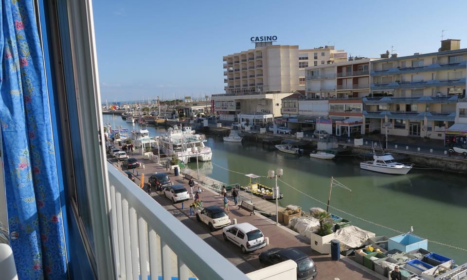 Studio climatisé le long du canal Apartment in Palavas-les-Flots