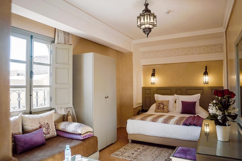 Spring, Day, Photo of the whole room, Decorative detail, Decorative detail, Seating area, Bedroom