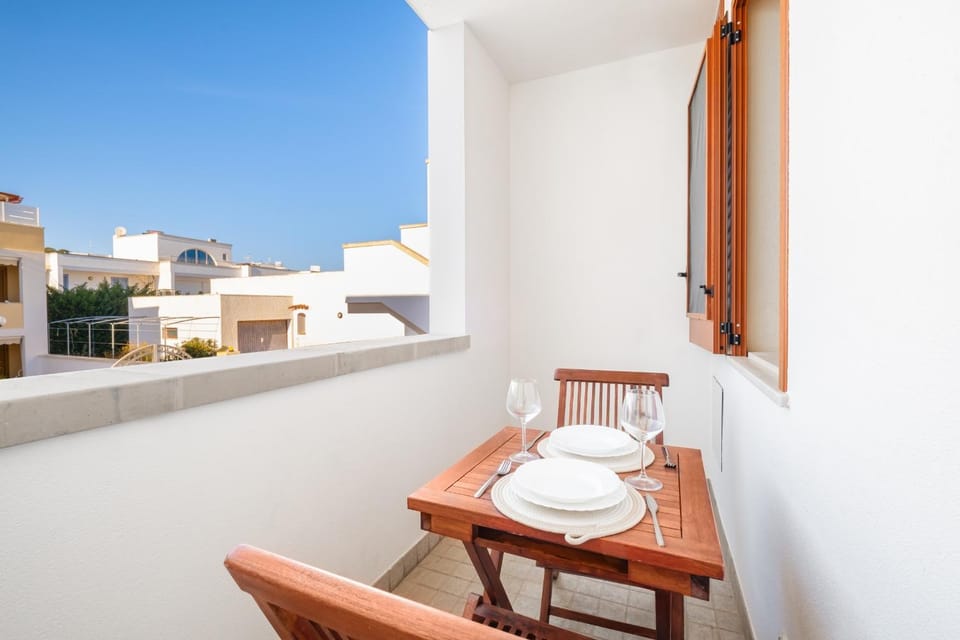 Patio, Day, Balcony/Terrace, Seating area