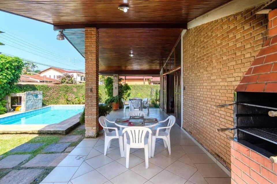 BH4 · BH4: CASA COM PISCINA AO LADO DA PRAIA GRANDE Villa in Ubatuba