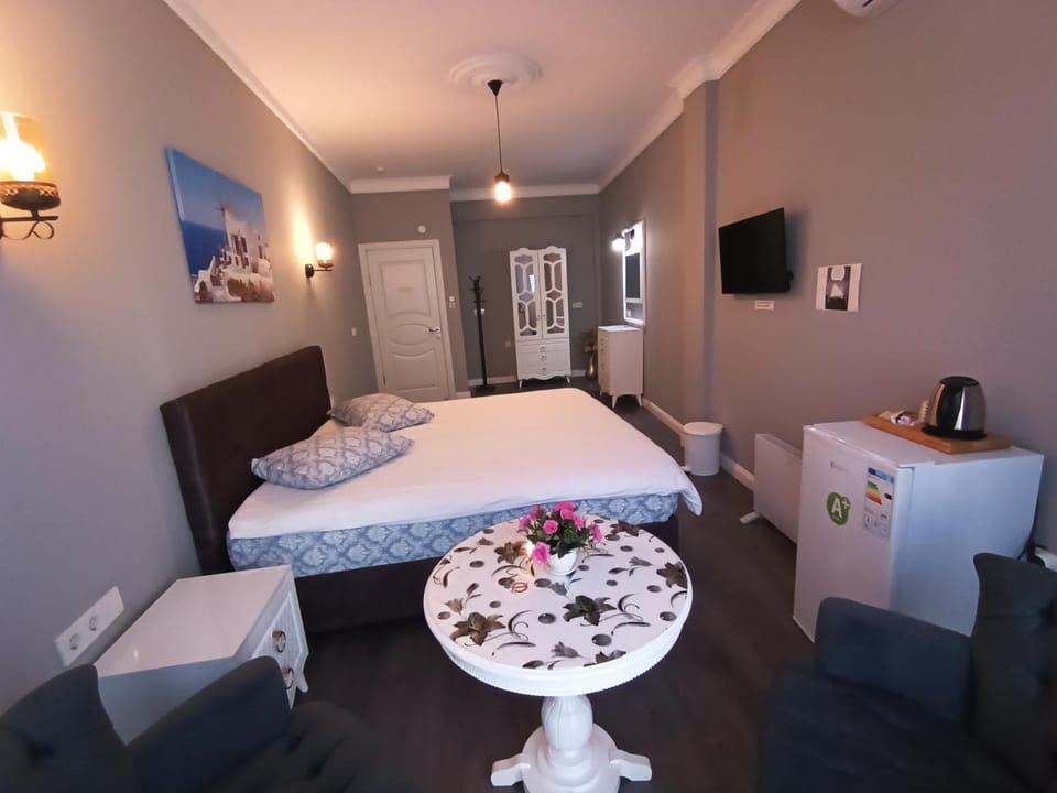 Living room, Photo of the whole room, Bedroom