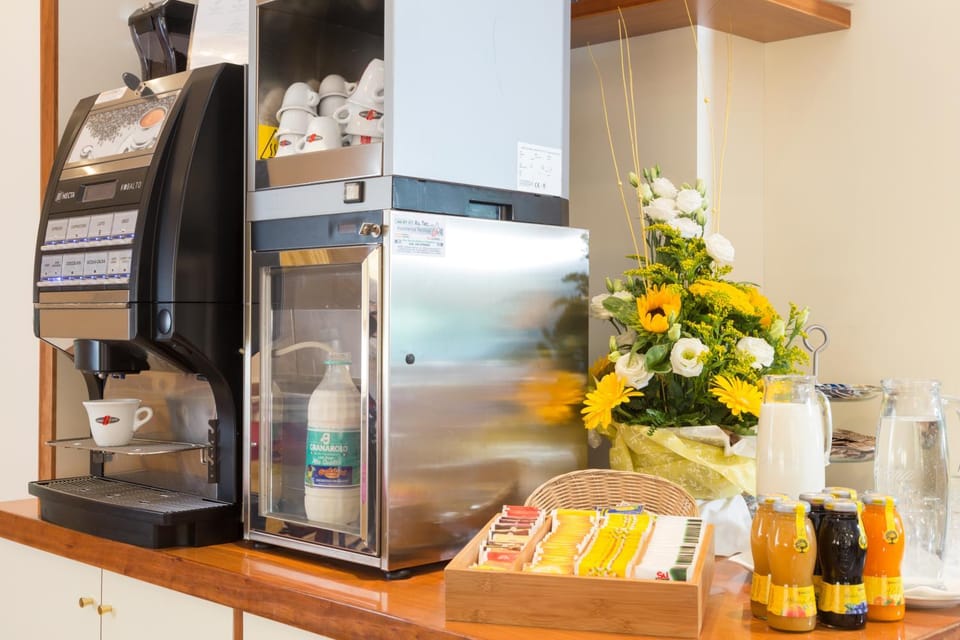 Restaurant/places to eat, Coffee/tea facilities, Buffet breakfast, Italian breakfast