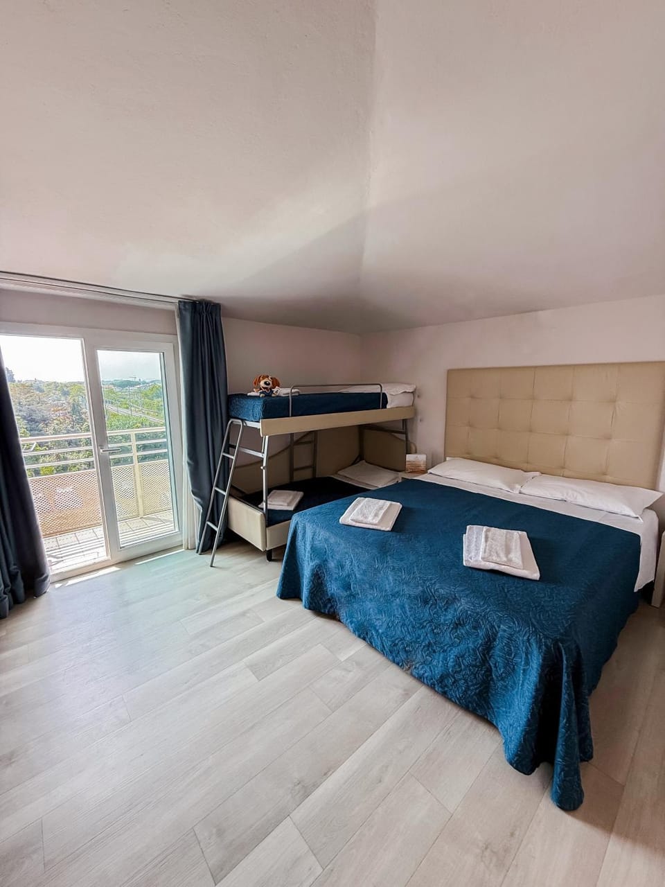 Bed, Balcony/Terrace, Bedroom, bunk bed, towels