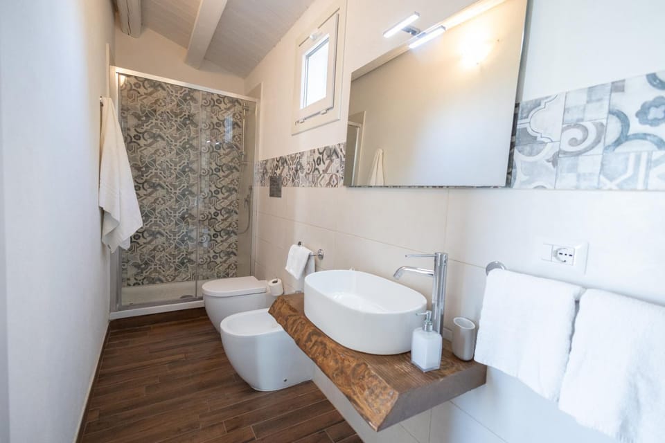 Toilet, Bathroom, bidet, towels