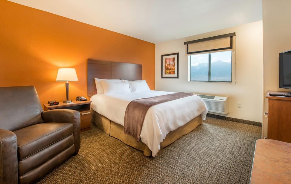 Bed, Bedroom, Mountain view
