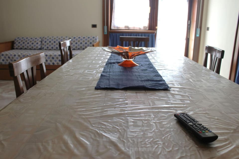 Living room, Decorative detail