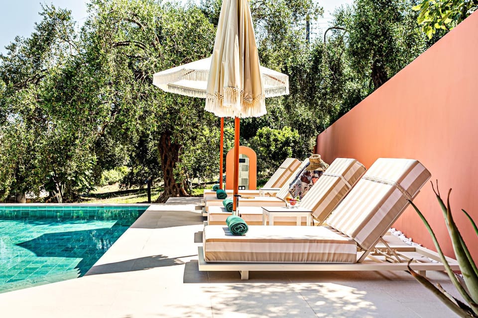 Swimming pool, sunbed