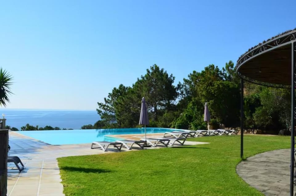 Sea view, Swimming pool, sunbed