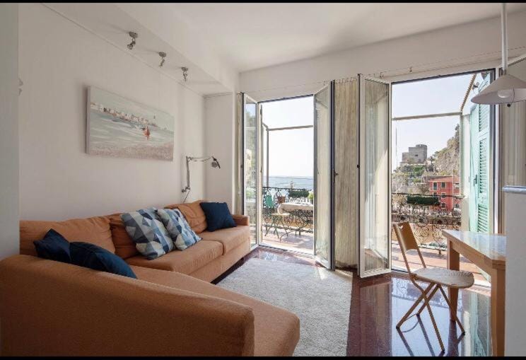 Living room, Dining area, Sea view