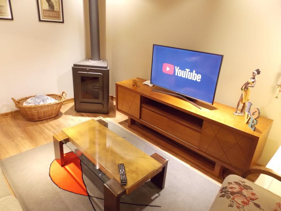 Communal lounge/ TV room, TV and multimedia