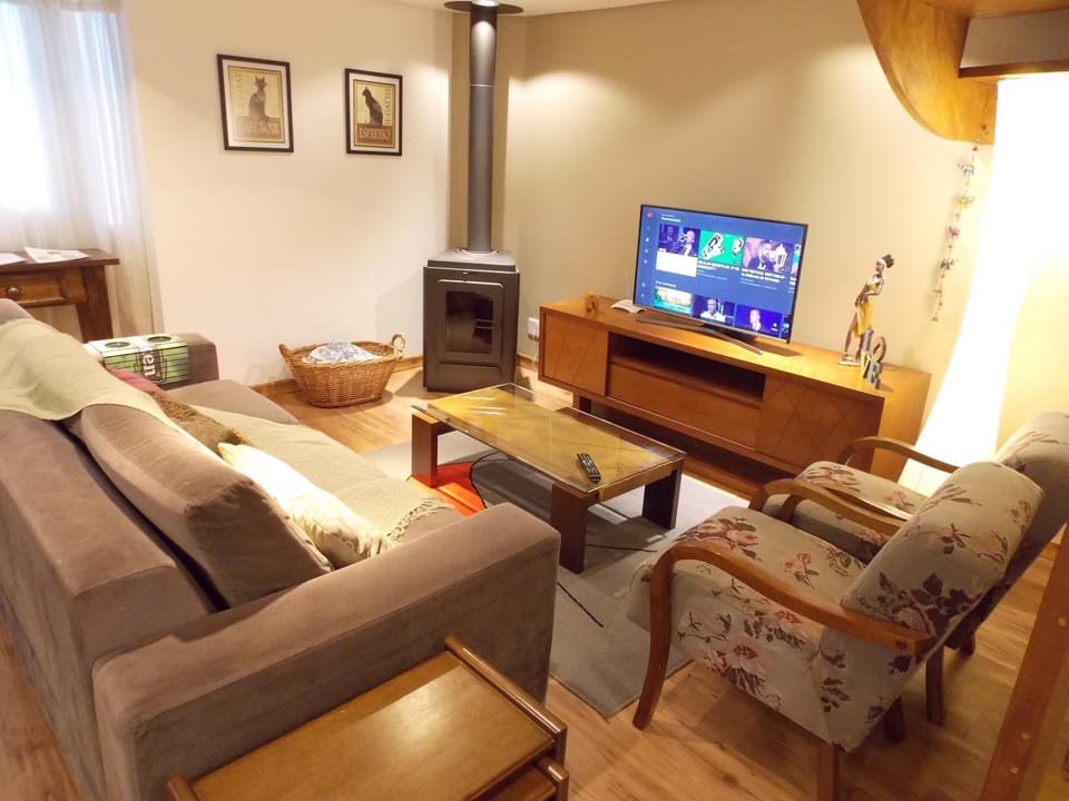 Communal lounge/ TV room, TV and multimedia, Living room, Lounge or bar, Seating area