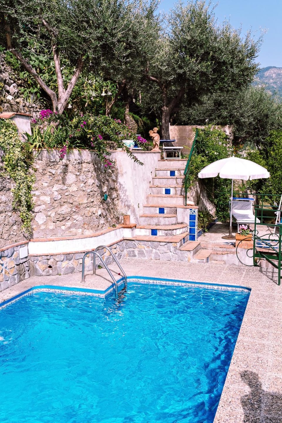 Day, Natural landscape, Mountain view, Pool view, Swimming pool, sunbed