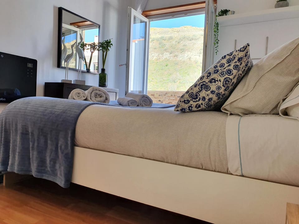 Bed, View (from property/room), Balcony/Terrace, Bedroom, internet